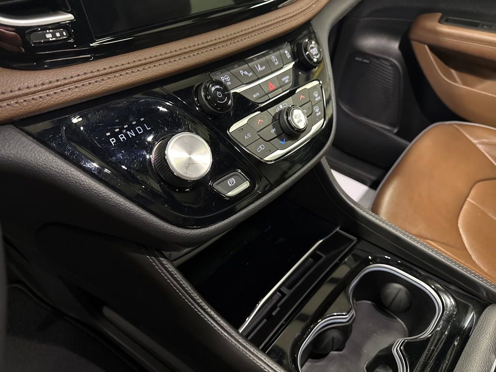 Used 2021 Chrysler Pacifica Limited w/ Uconnect Theater Family Group image 26