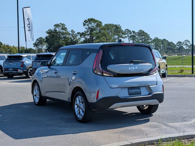 Used 2025 Kia Soul LX w/ LX Technology Package FWD image 3