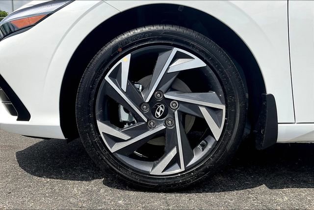 New 2025 Hyundai Elantra Limited image 12
