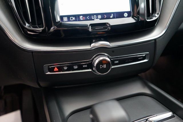 Used 2023 Volvo XC60 B5 Core image 42
