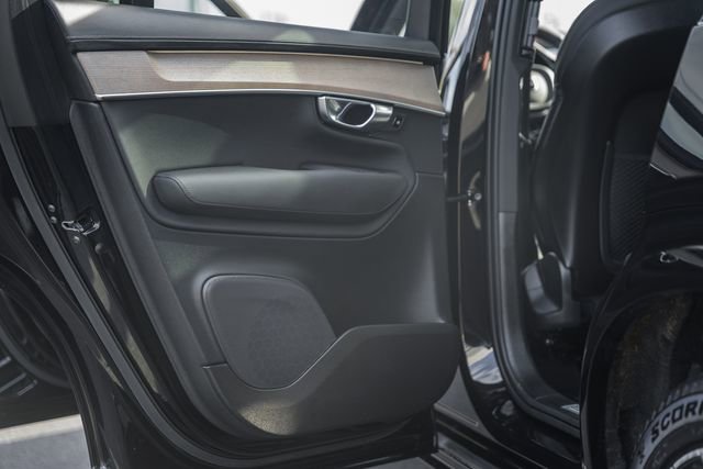 Used 2025 Volvo XC90 B6 Plus image 37