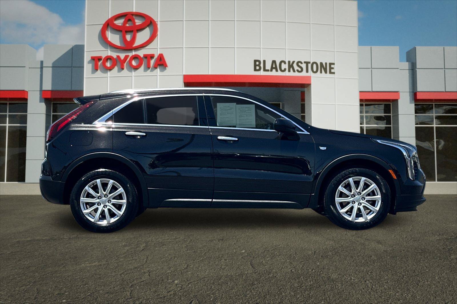 Used 2021 Cadillac XT4 Luxury w/ Driver Awareness Package FWD image 2