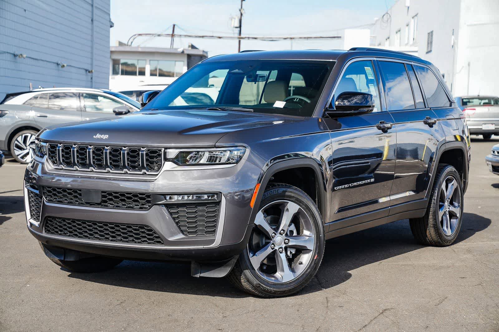 New 2026 Jeep Grand Cherokee Limited RWD image 1