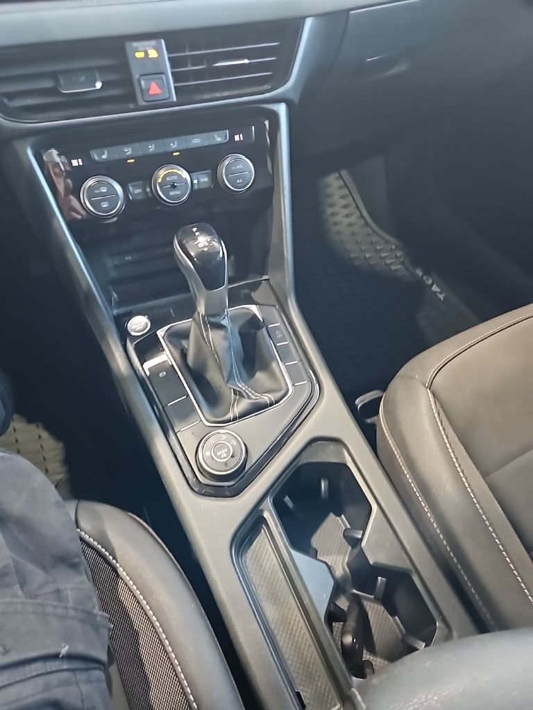 Used 2024 Volkswagen Taos SE image 31