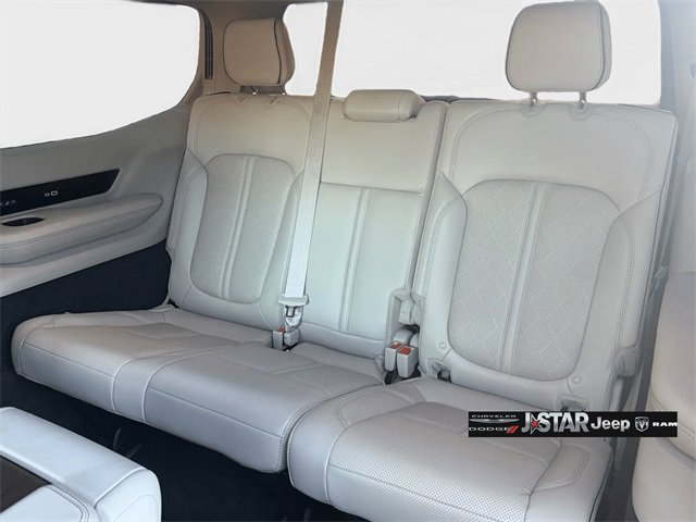 Used 2022 Jeep Grand Wagoneer Series II w/ Convenience Group III image 15