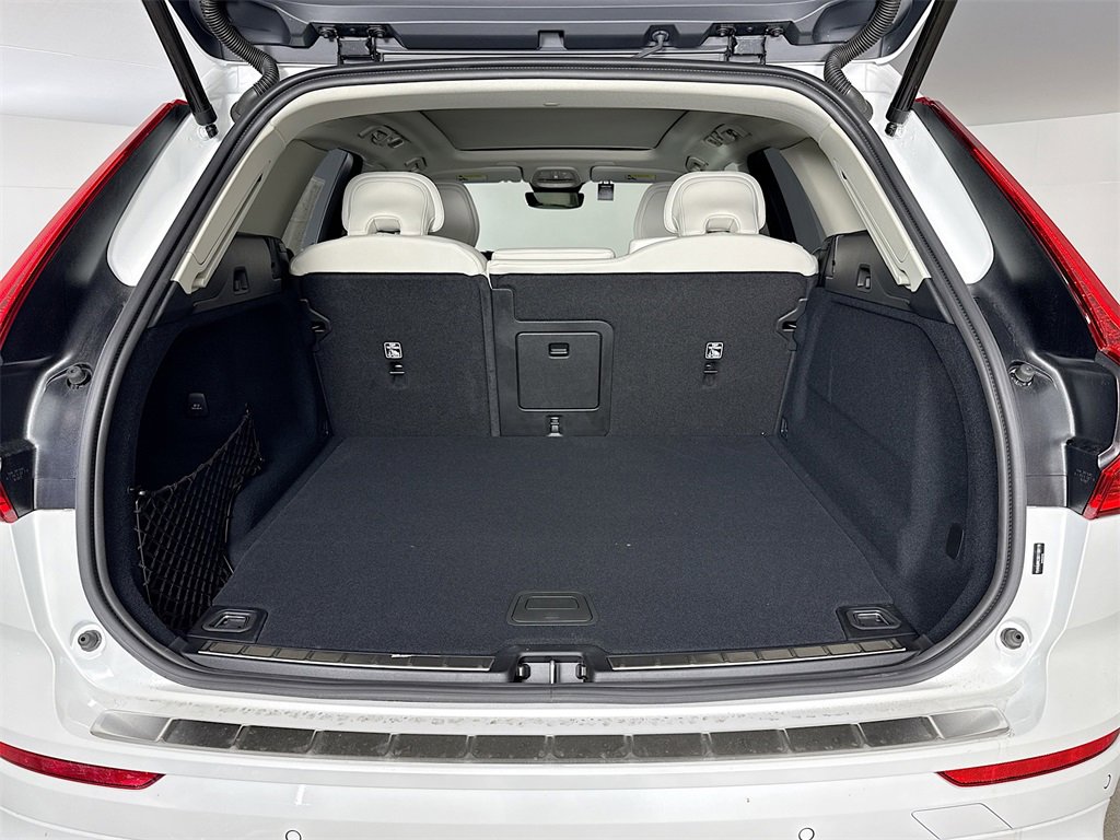 Used 2025 Volvo XC60 T8 Plus w/ Protection Package Premier image 26
