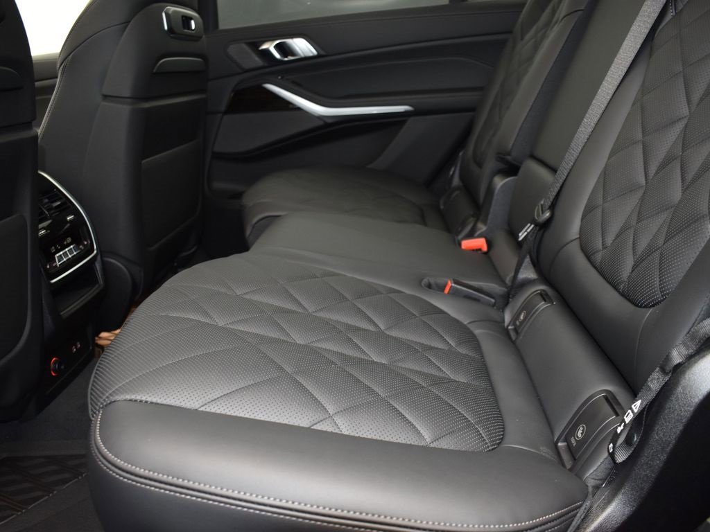 New 2026 BMW X7 xDrive40i w/ Executive Package image 16