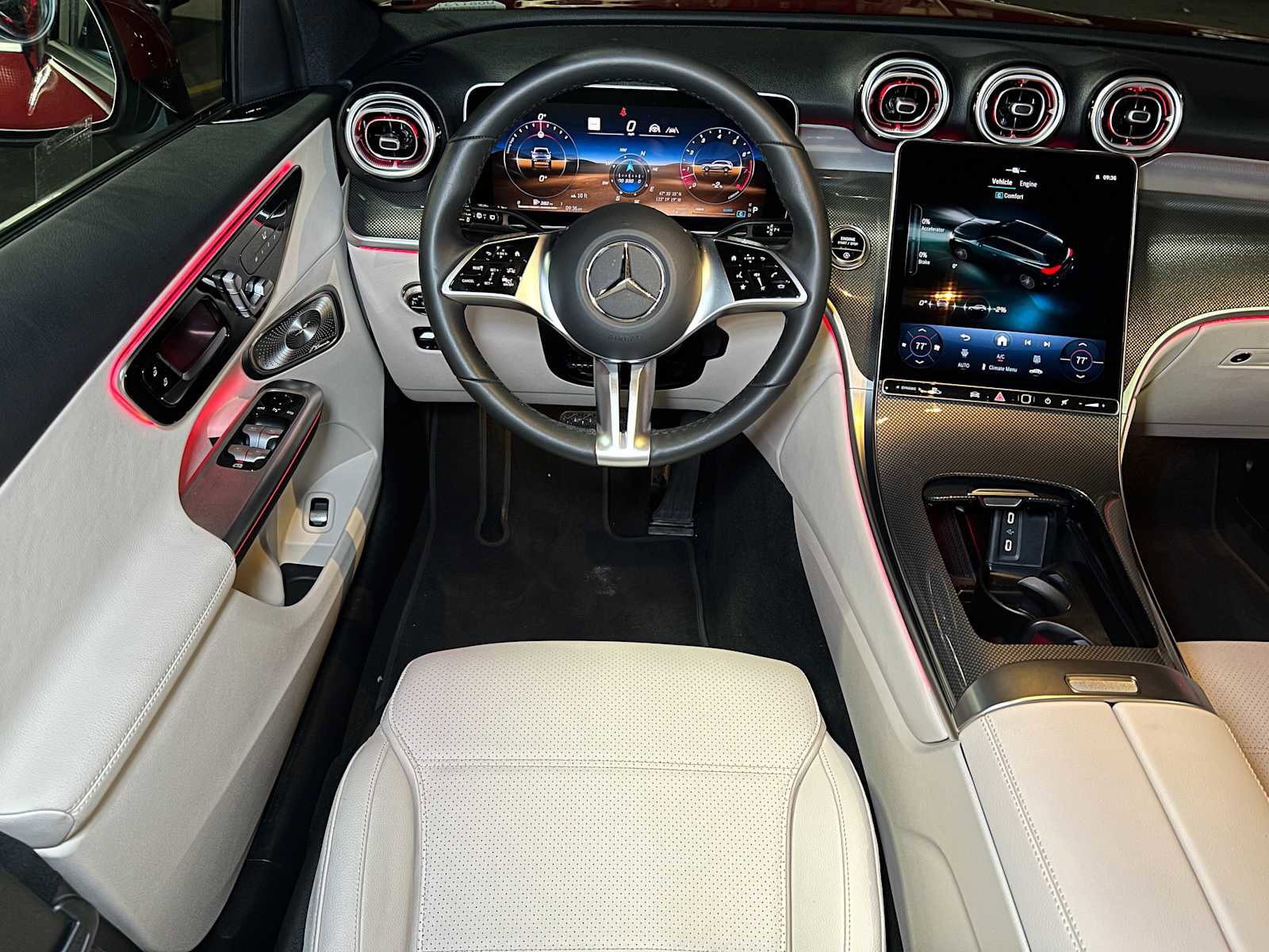 Certified 2025 Mercedes-Benz GLC 300 4MATIC image 40