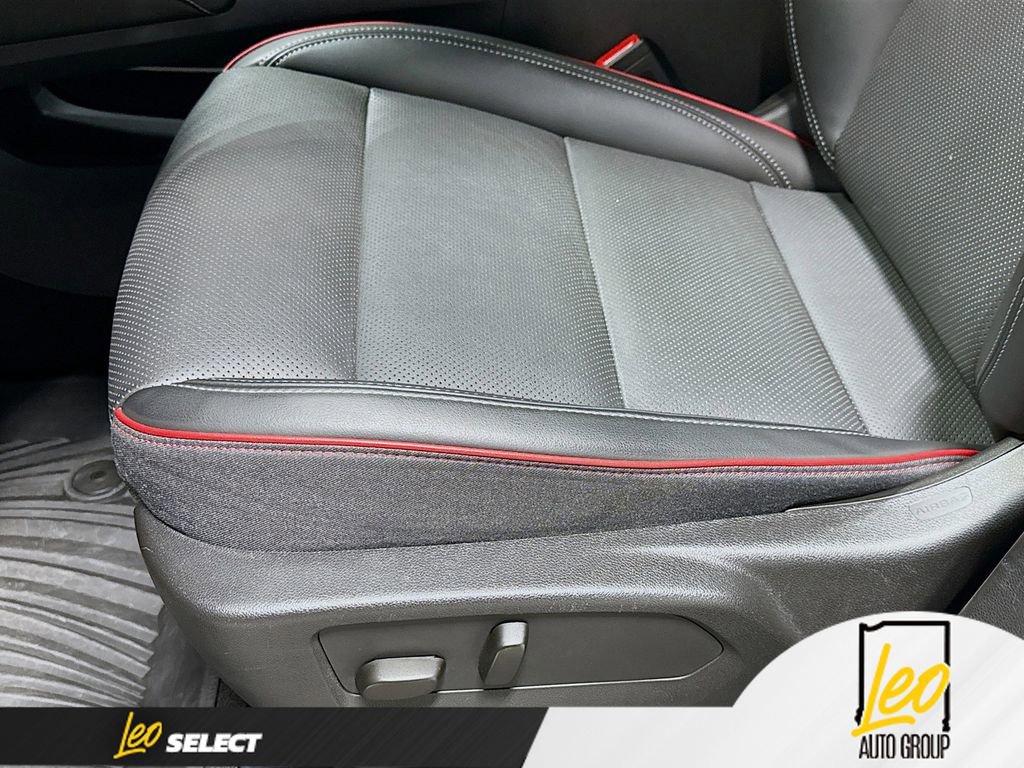 Used 2023 Buick Envision Essence w/ Technology Package I AWD/4WD image 22