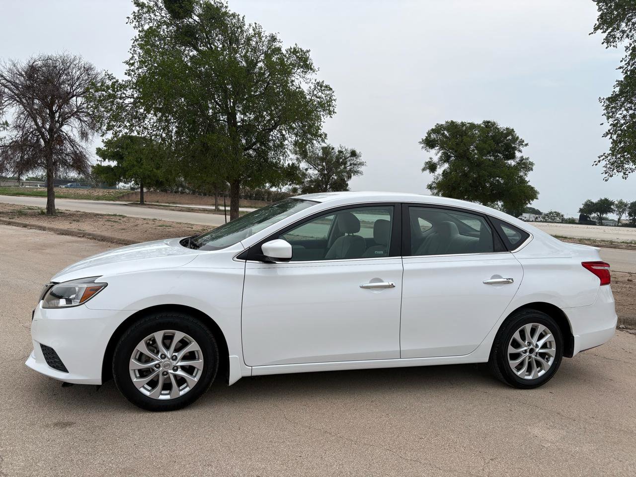 Used 2017 Nissan Sentra S w/ S Style Package FWD image 4