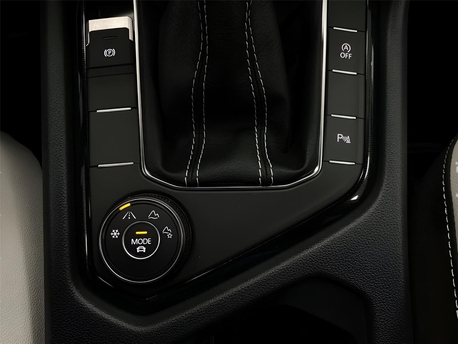 New 2026 Volkswagen Taos SE FWD image 7