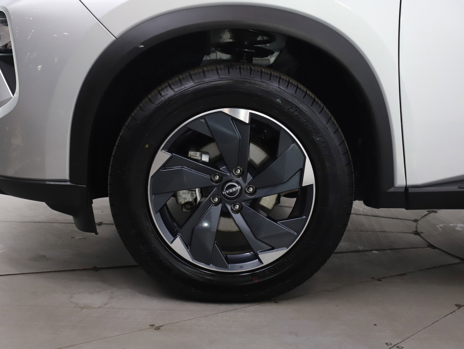 Used 2025 Nissan Rogue SV image 31