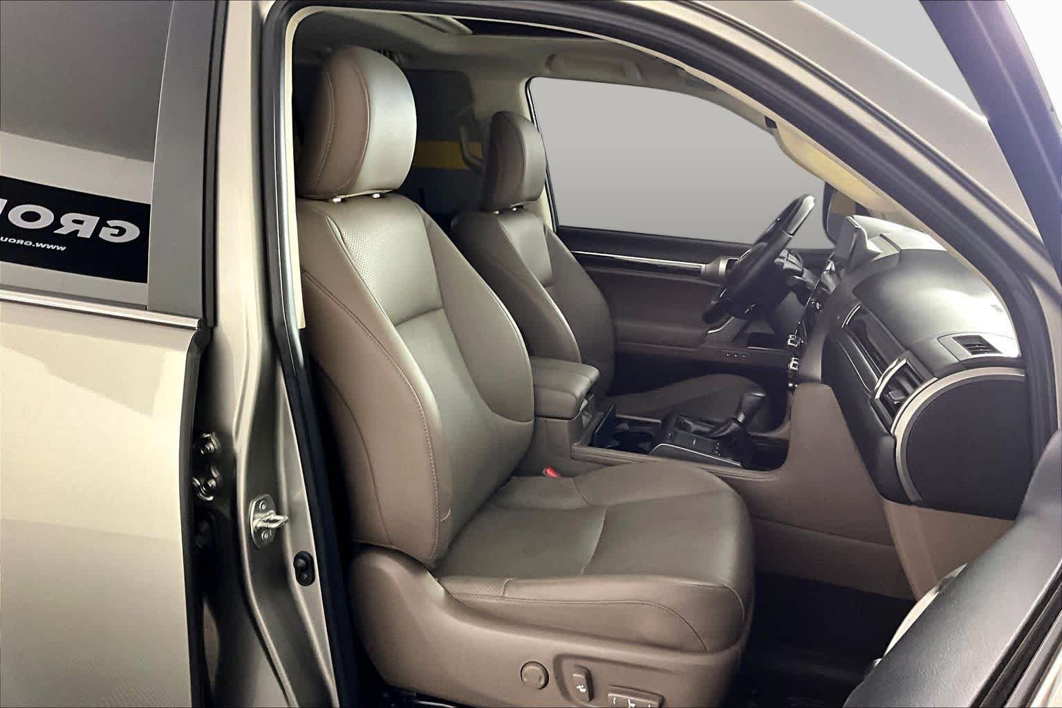 Used 2022 Lexus GX 460 Luxury w/ Accessory Package AWD/4WD image 9