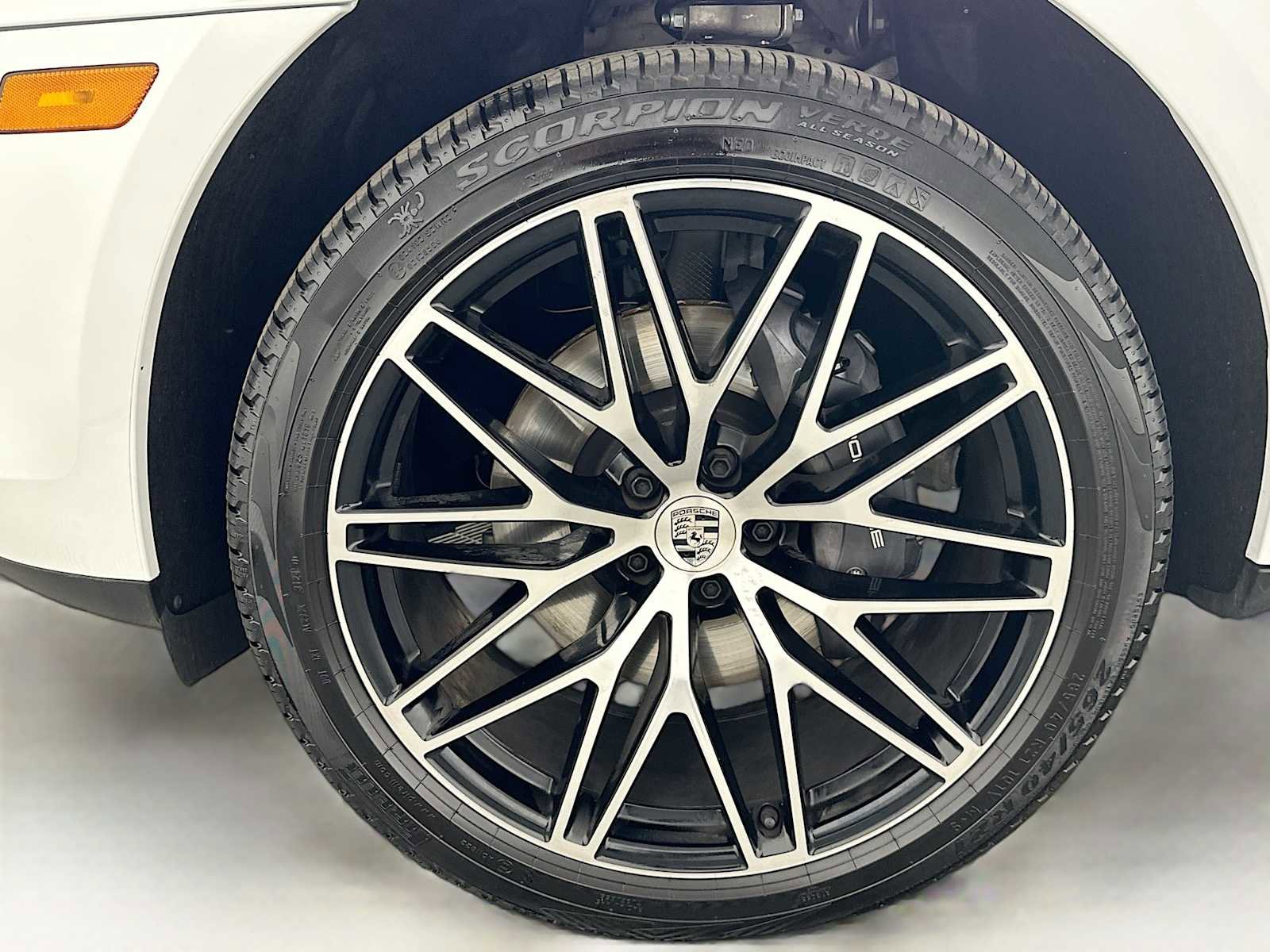 Certified 2025 Porsche Macan image 31