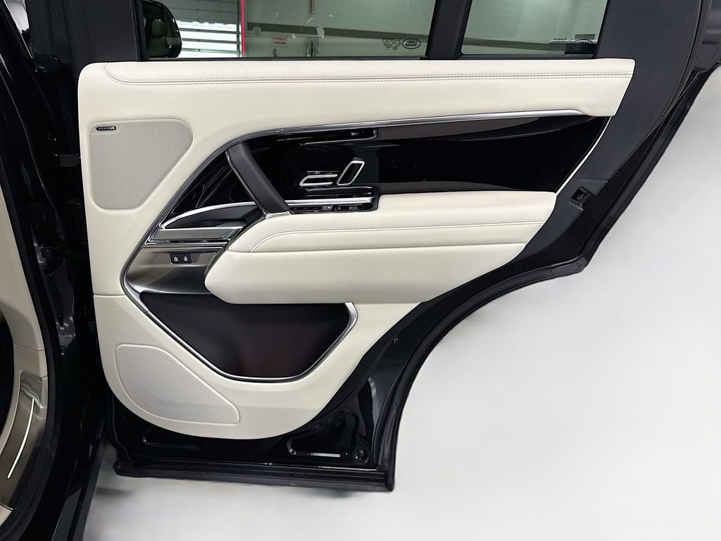New 2026 Land Rover Range Rover SE image 26