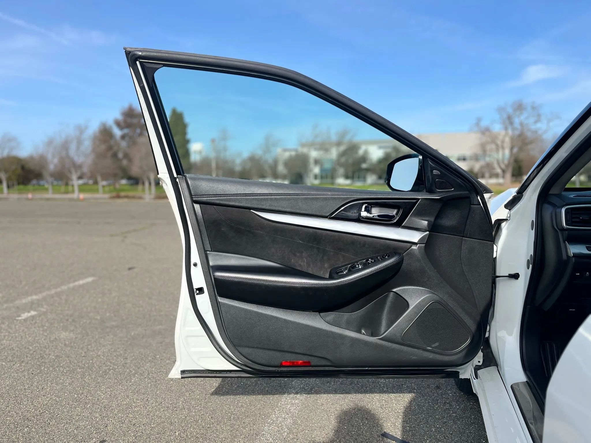 Used 2016 Nissan Maxima SR FWD image 9