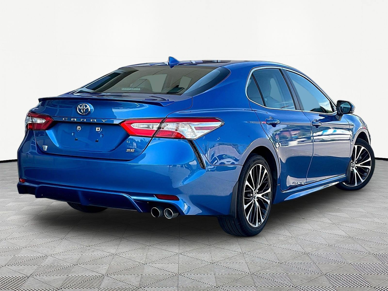 Used 2020 Toyota Camry SE w/ Convenience Package FWD image 6