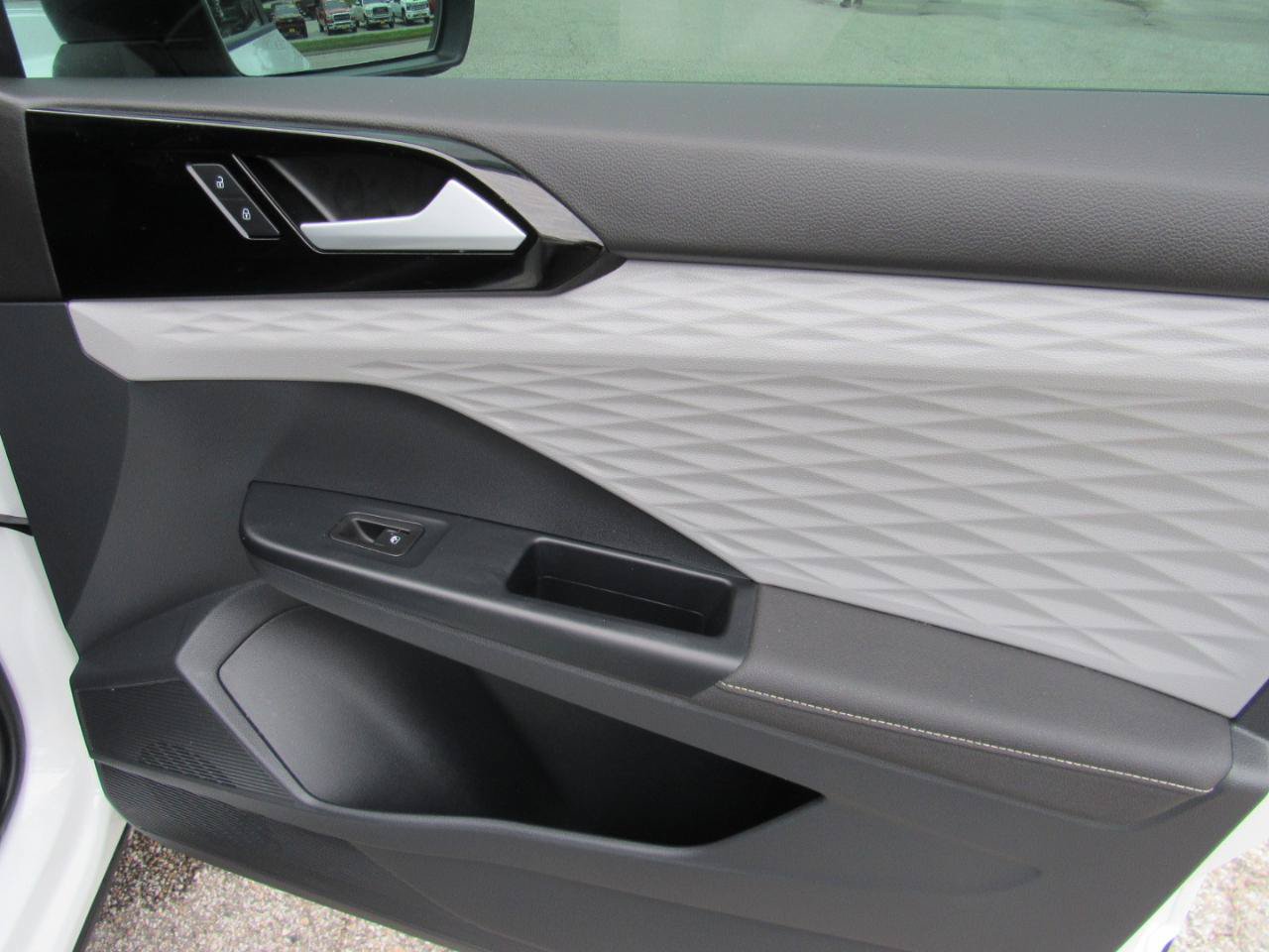Used 2024 Volkswagen Taos S FWD image 32