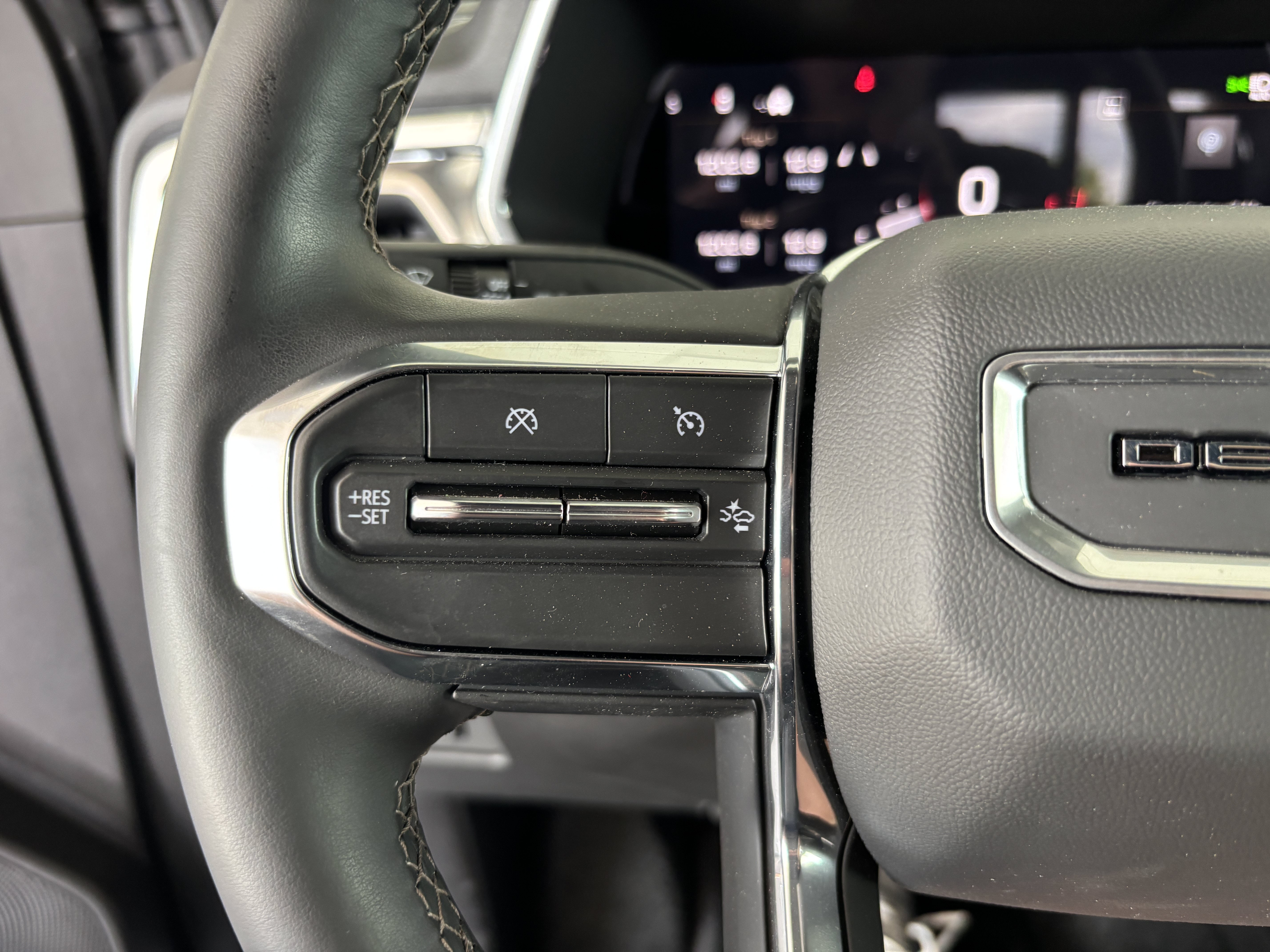 Used 2025 GMC Canyon Denali AWD/4WD image 12