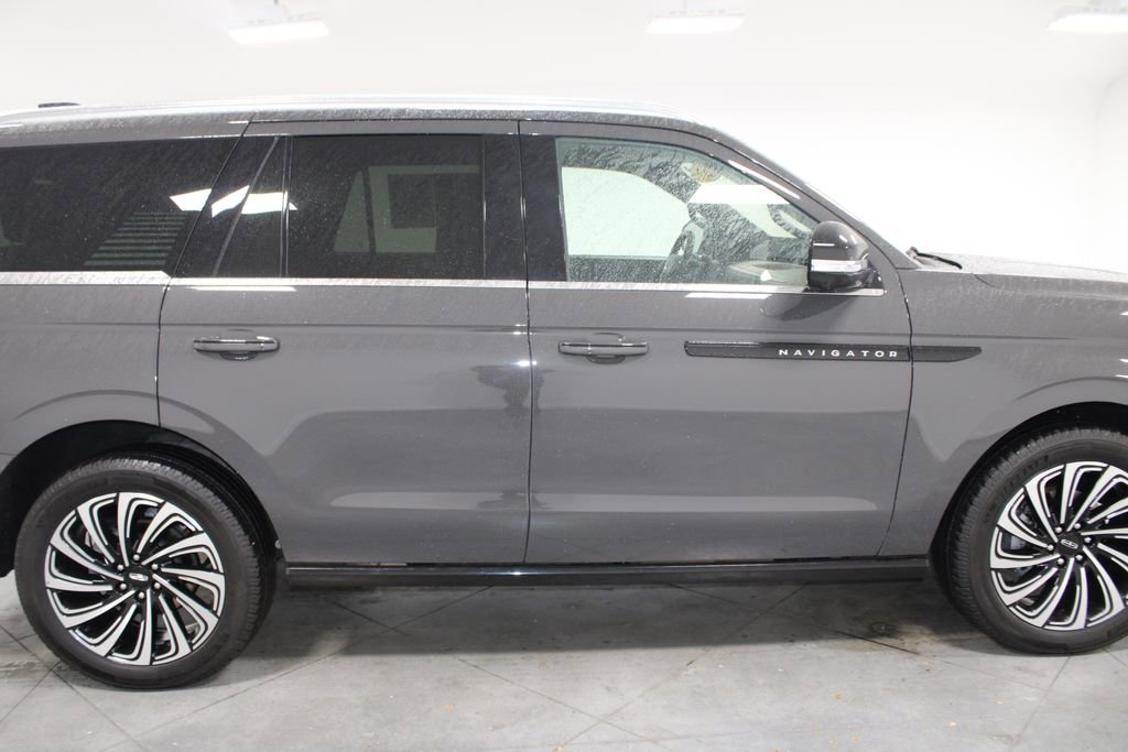 Used 2025 Lincoln Navigator Black Label AWD/4WD image 11