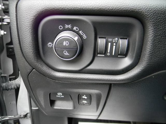 Used 2024 RAM 1500 Laramie AWD/4WD image 18