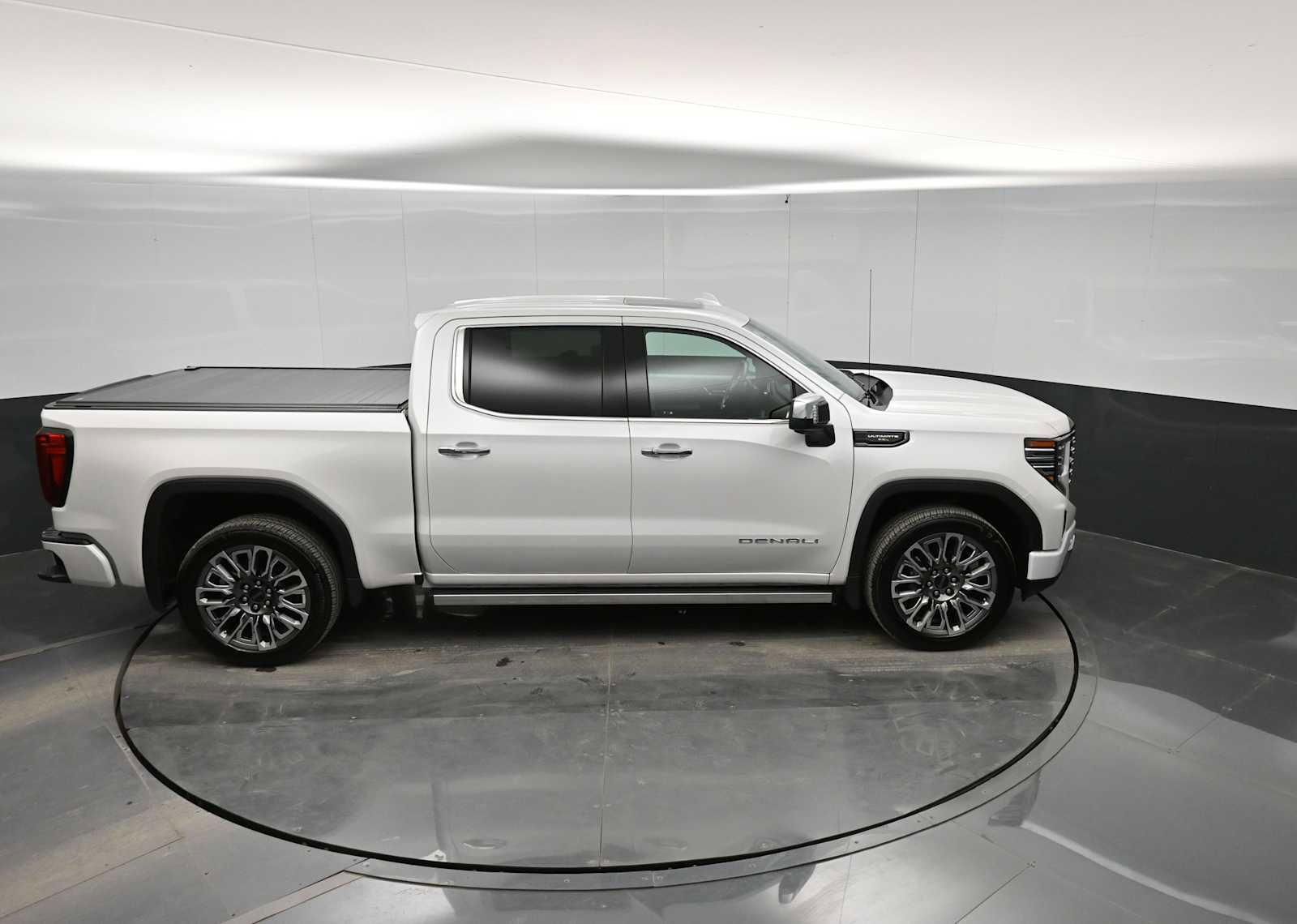 Used 2024 GMC Sierra 1500 Denali Ultimate image 30