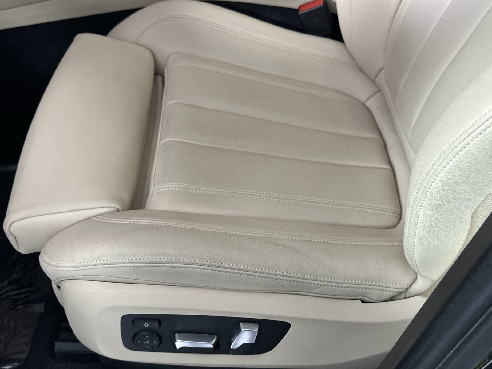 Used 2019 BMW X5 xDrive40i w/ Convenience Package AWD/4WD image 12