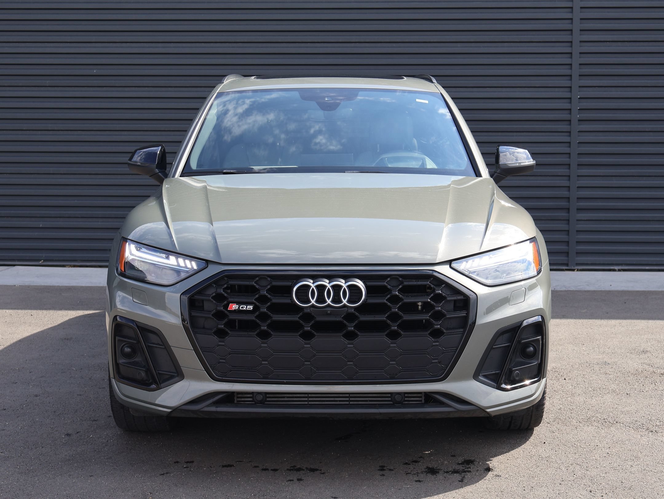 Used 2024 Audi SQ5 Prestige AWD/4WD image 2