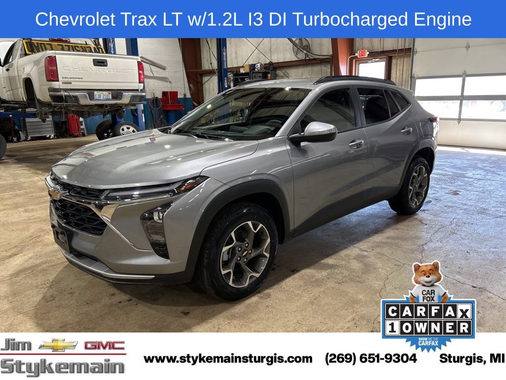 Used 2025 Chevrolet Trax LT FWD image 1
