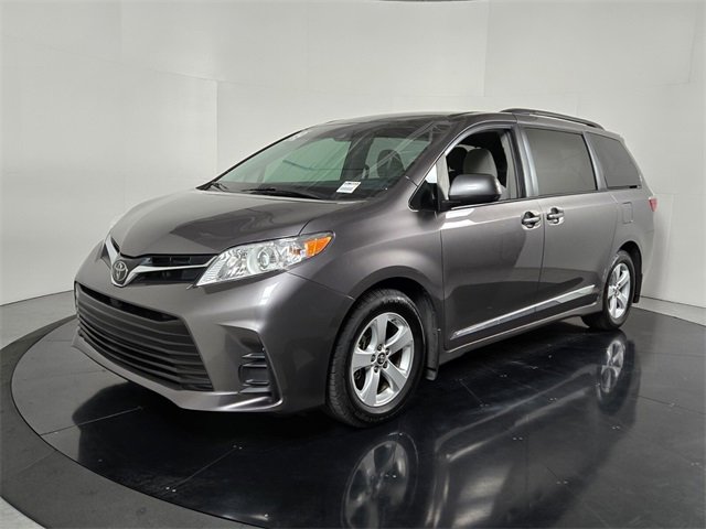 Used 2019 Toyota Sienna LE image 2