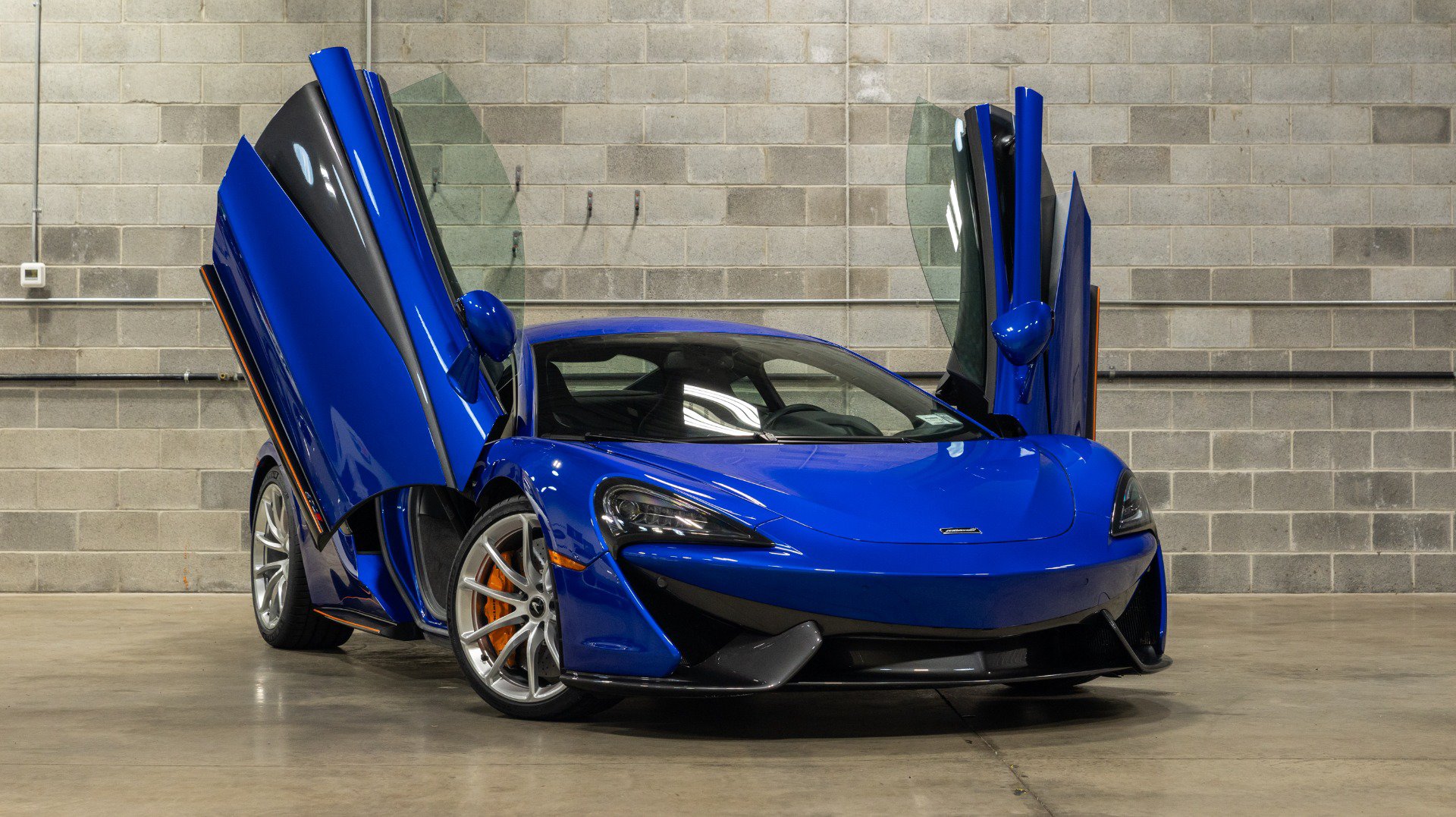 Used 2019 McLaren 570S Coupe RWD image 2