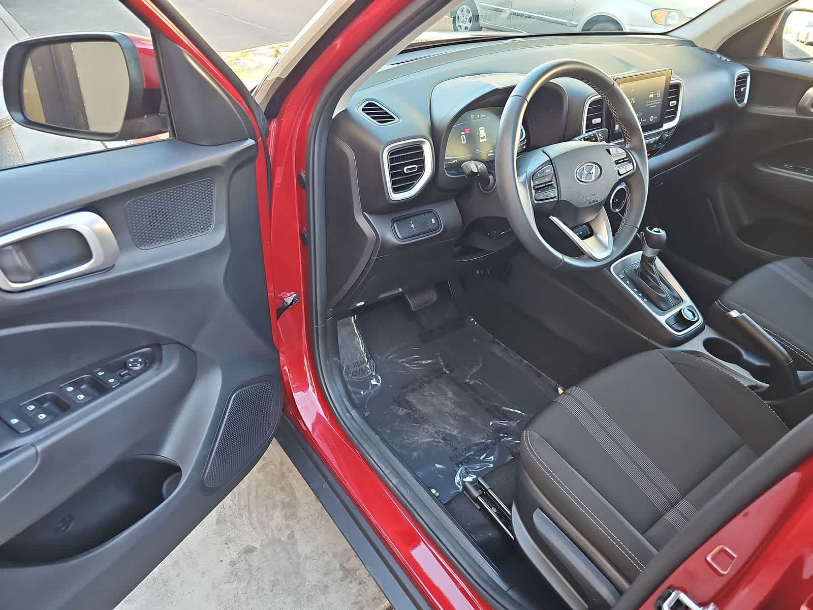 Used 2025 Hyundai Venue SEL FWD image 10