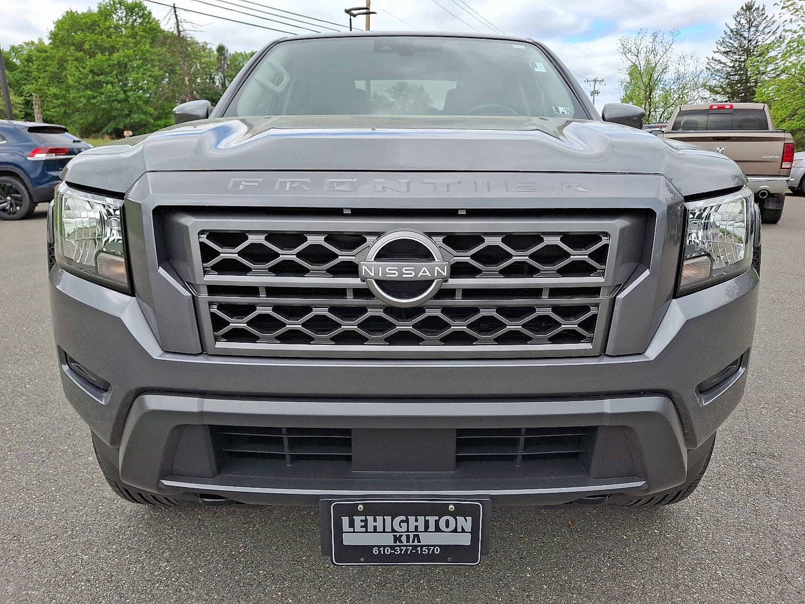 Used 2023 Nissan Frontier SV w/ Tow Package image 2