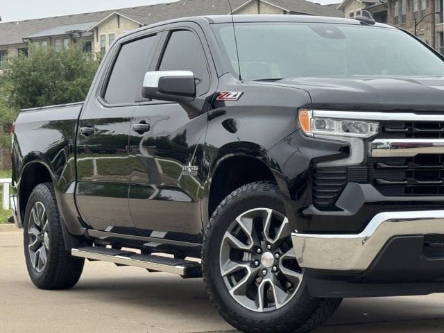 Used 2024 Chevrolet Silverado 1500 LT AWD/4WD image 3
