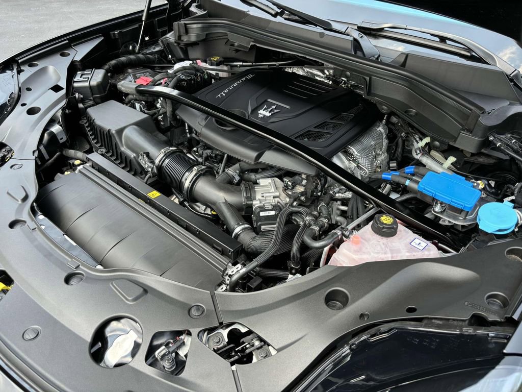 New 2024 Maserati Grecale GT image 18