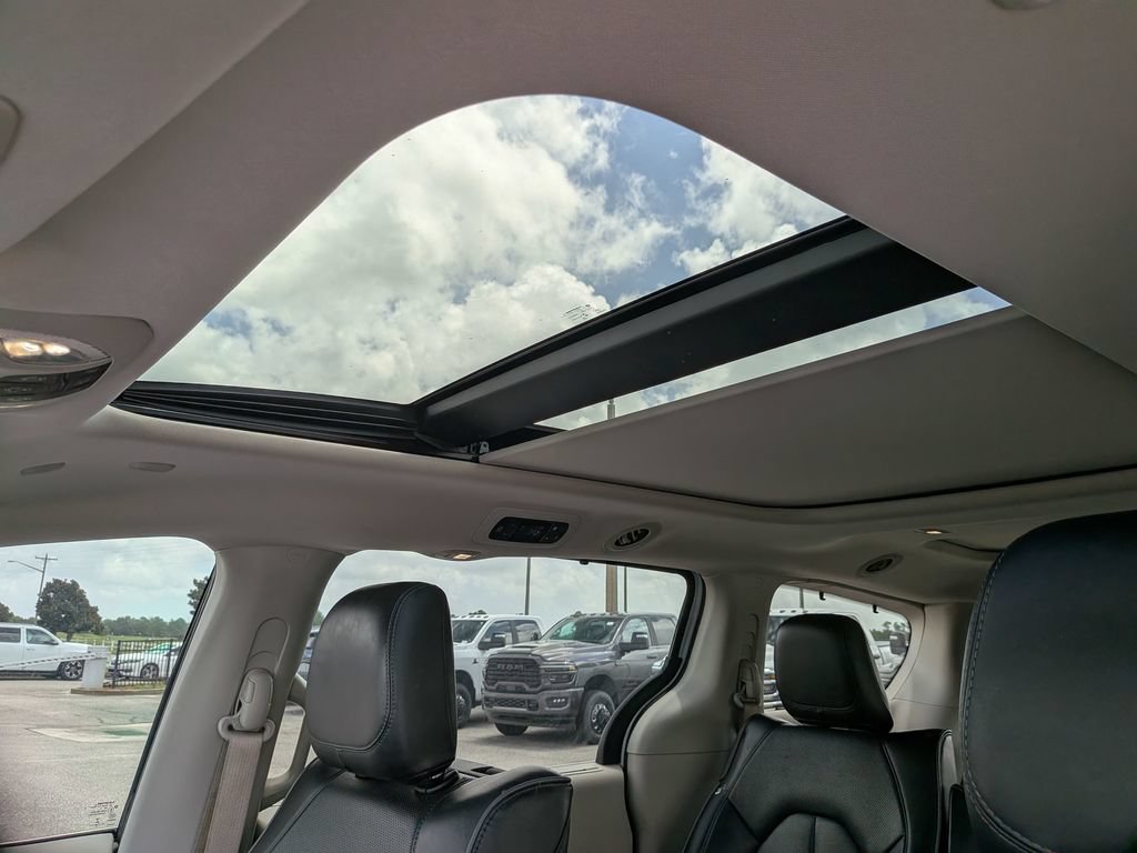 Used 2020 Chrysler Pacifica Limited w/ Advanced Safetytec Group FWD image 18