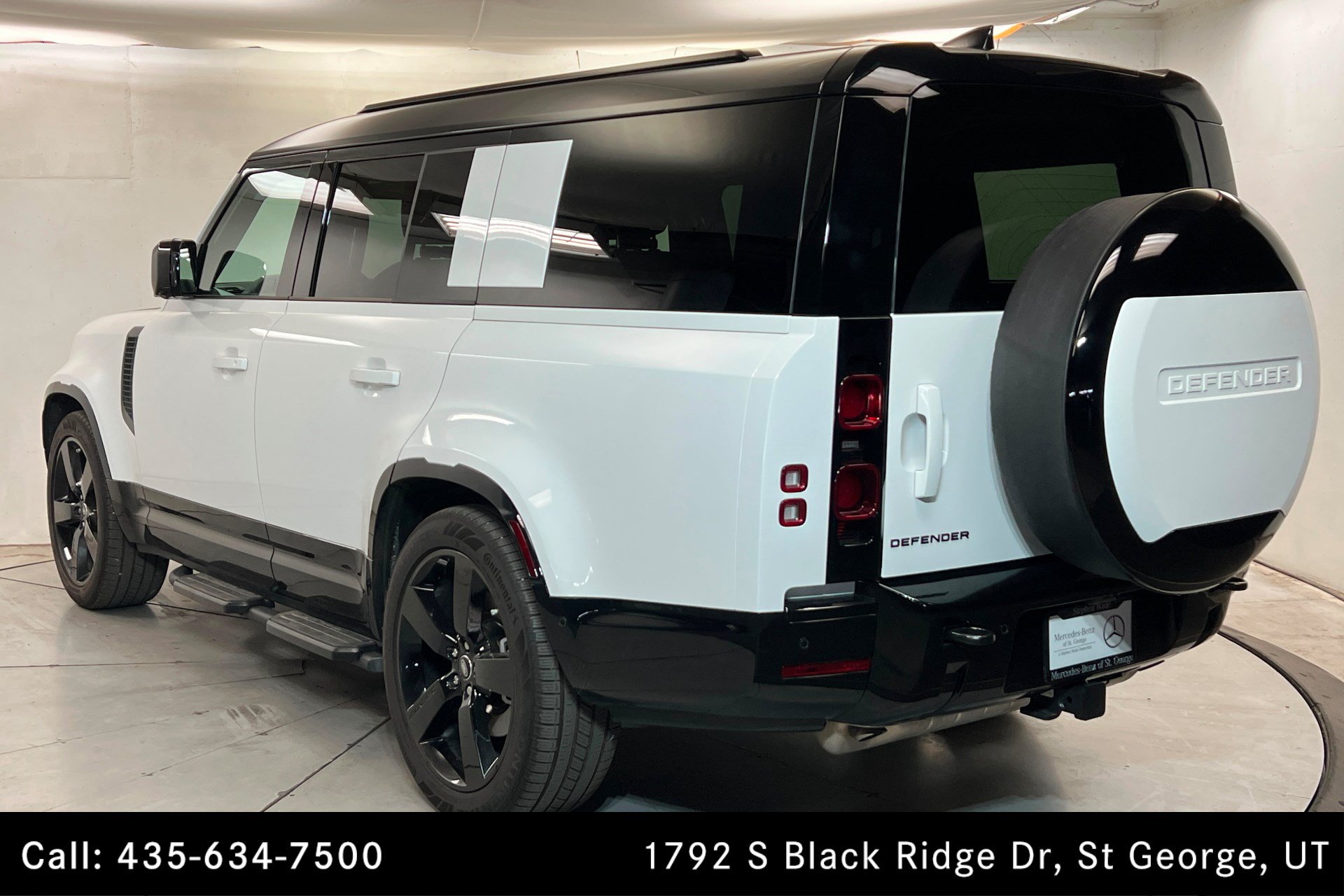 Used 2025 Land Rover Defender 130 X-Dynamic SE AWD/4WD image 3