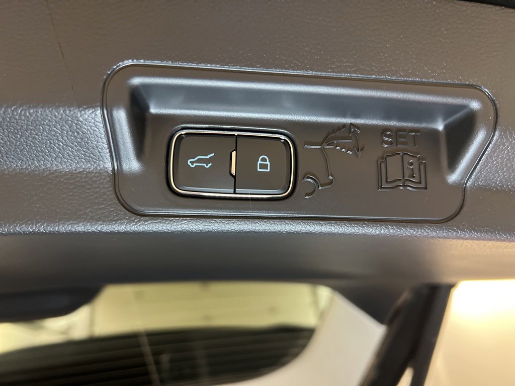 Used 2025 Ford Explorer Active image 31