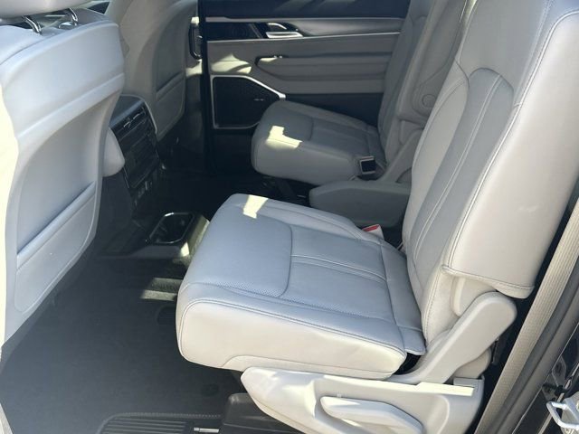 New 2026 Jeep Grand Wagoneer 2WD image 22