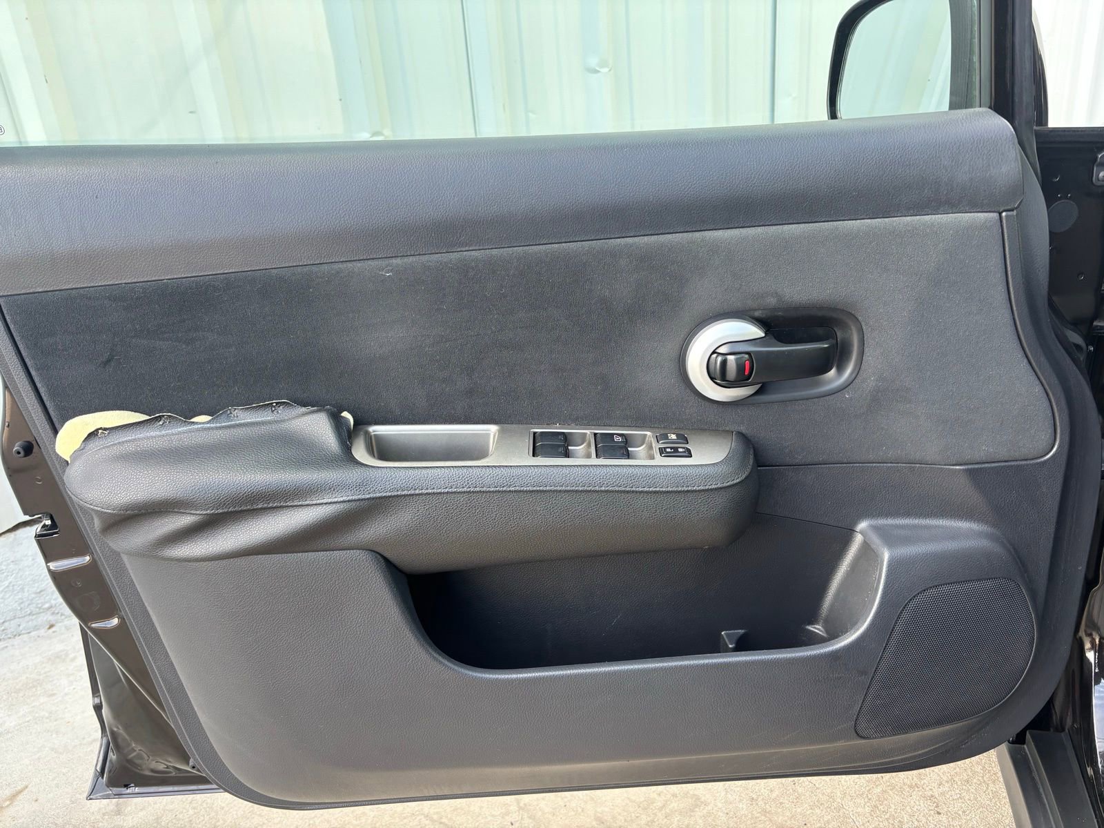 Used 2011 Nissan Versa 1.8 S w/ Plus Pkg image 9