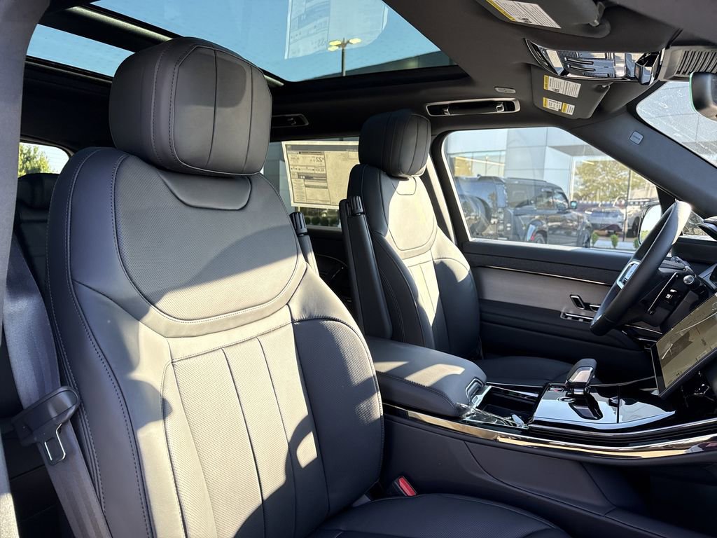 New 2025 Land Rover Range Rover Sport SE image 16