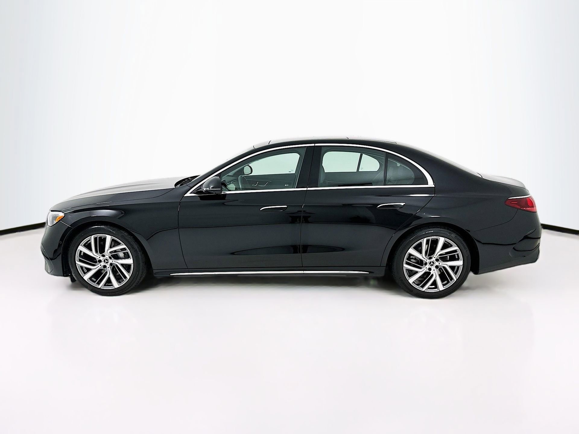 Used 2025 Mercedes-Benz E 350 Sedan image 5