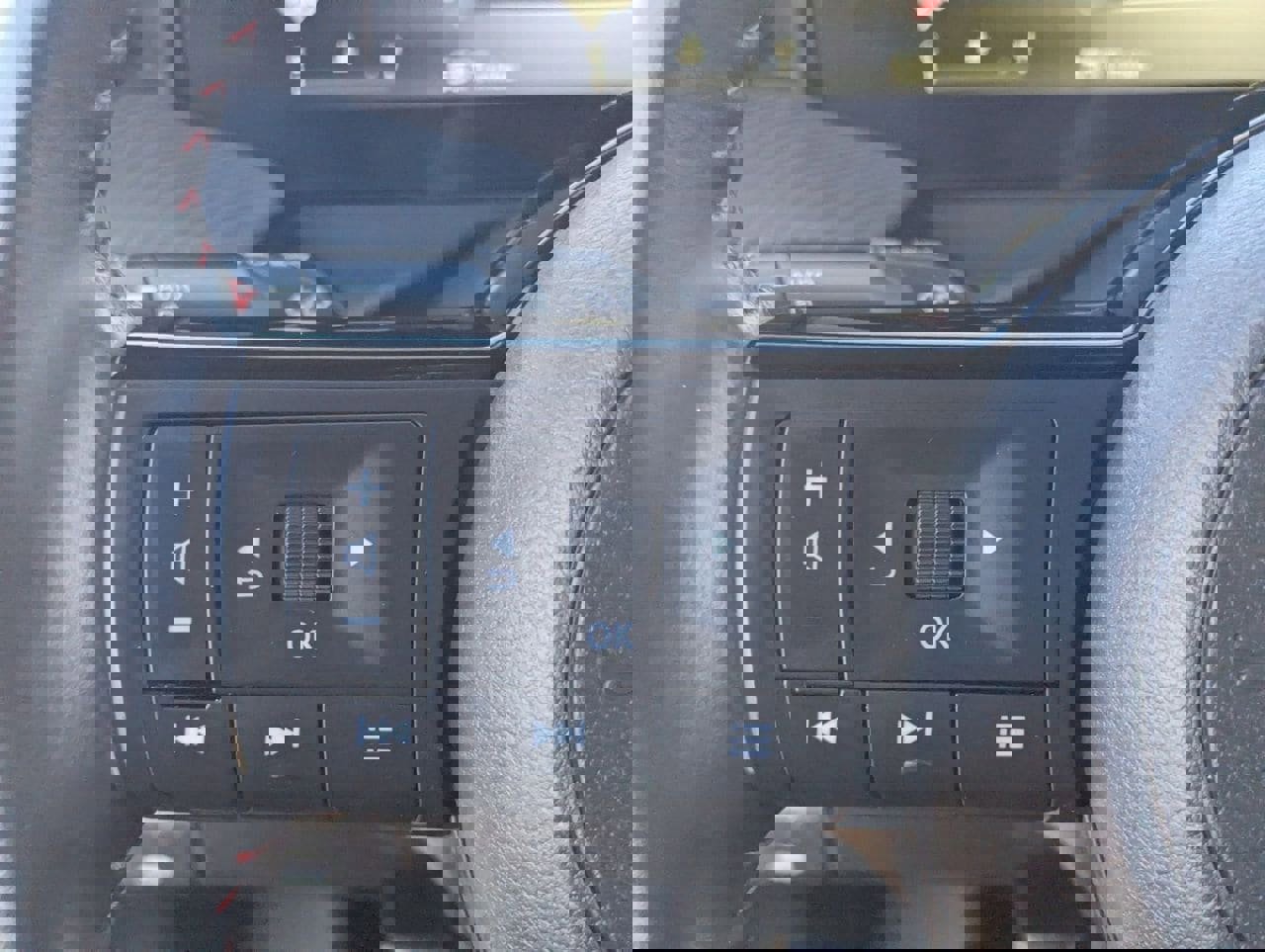 Certified 2025 Nissan Kicks SR image 29