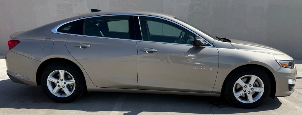 Used 2024 Chevrolet Malibu LS image 3