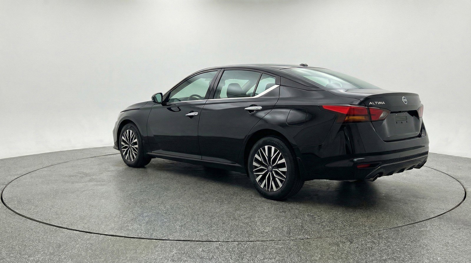 Used 2025 Nissan Altima 2.5 SV image 6