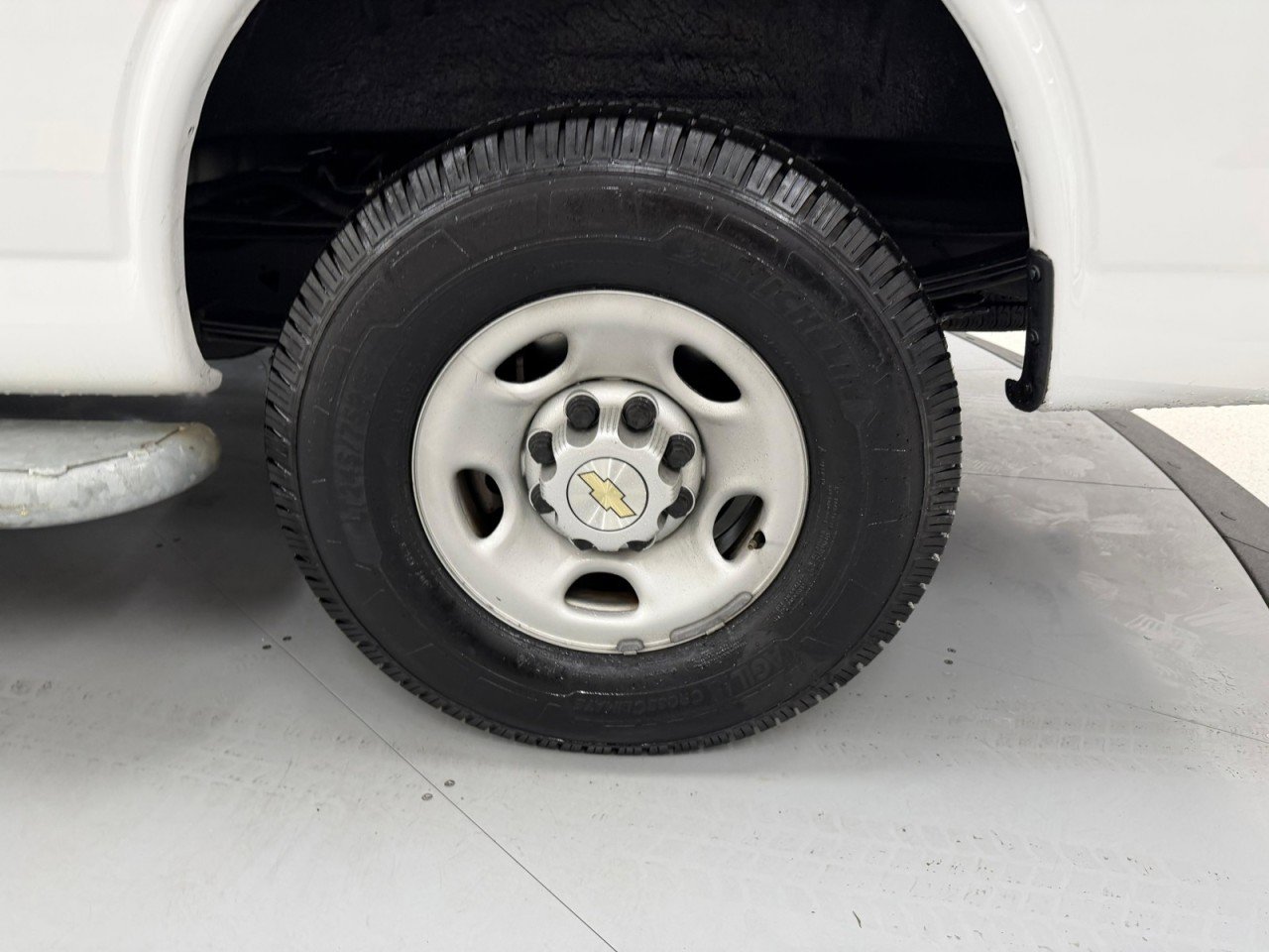 Used 2023 Chevrolet Express 2500 w/ Driver Convenience Package image 34