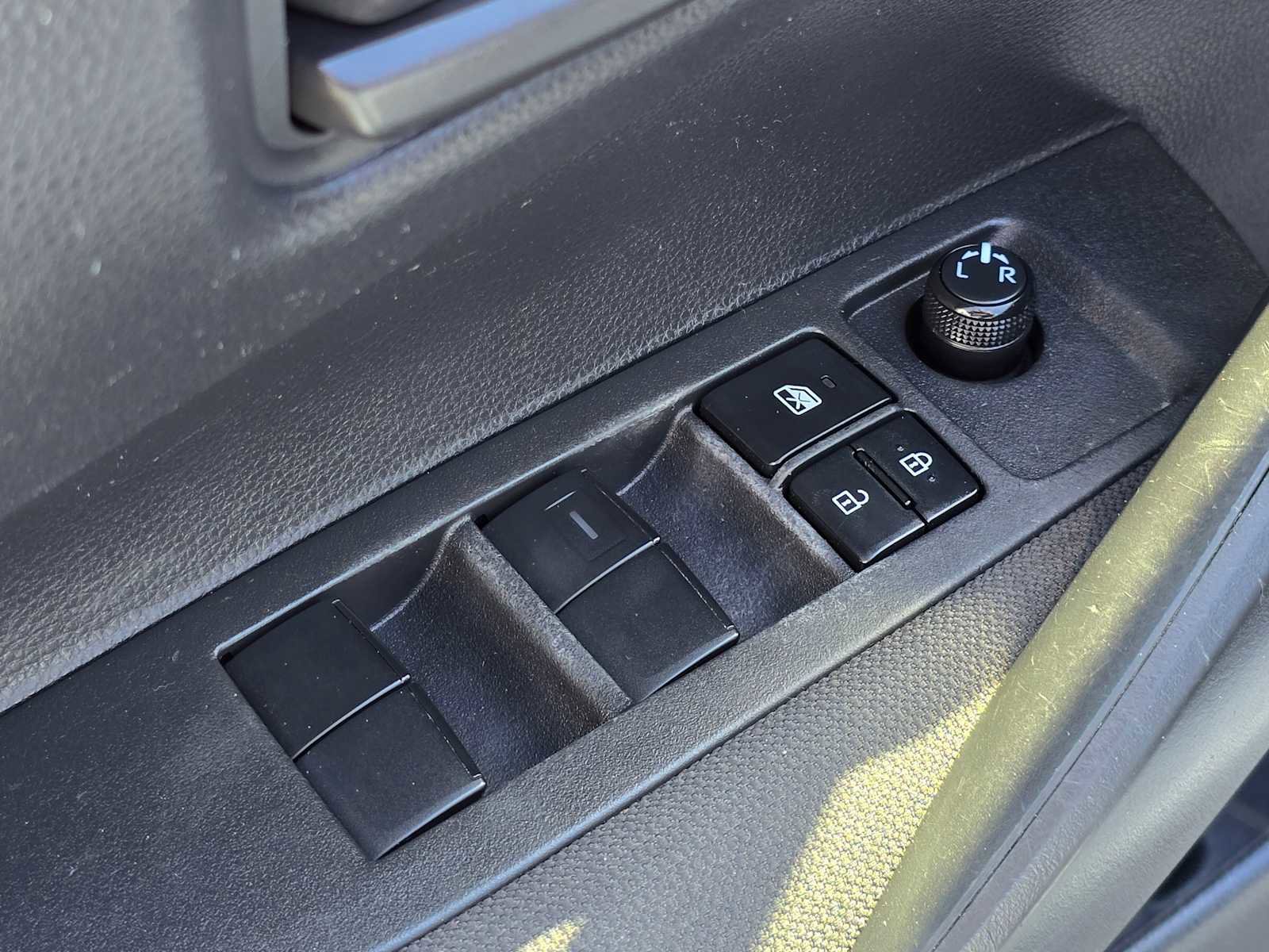 Used 2022 Toyota Corolla LE FWD image 22