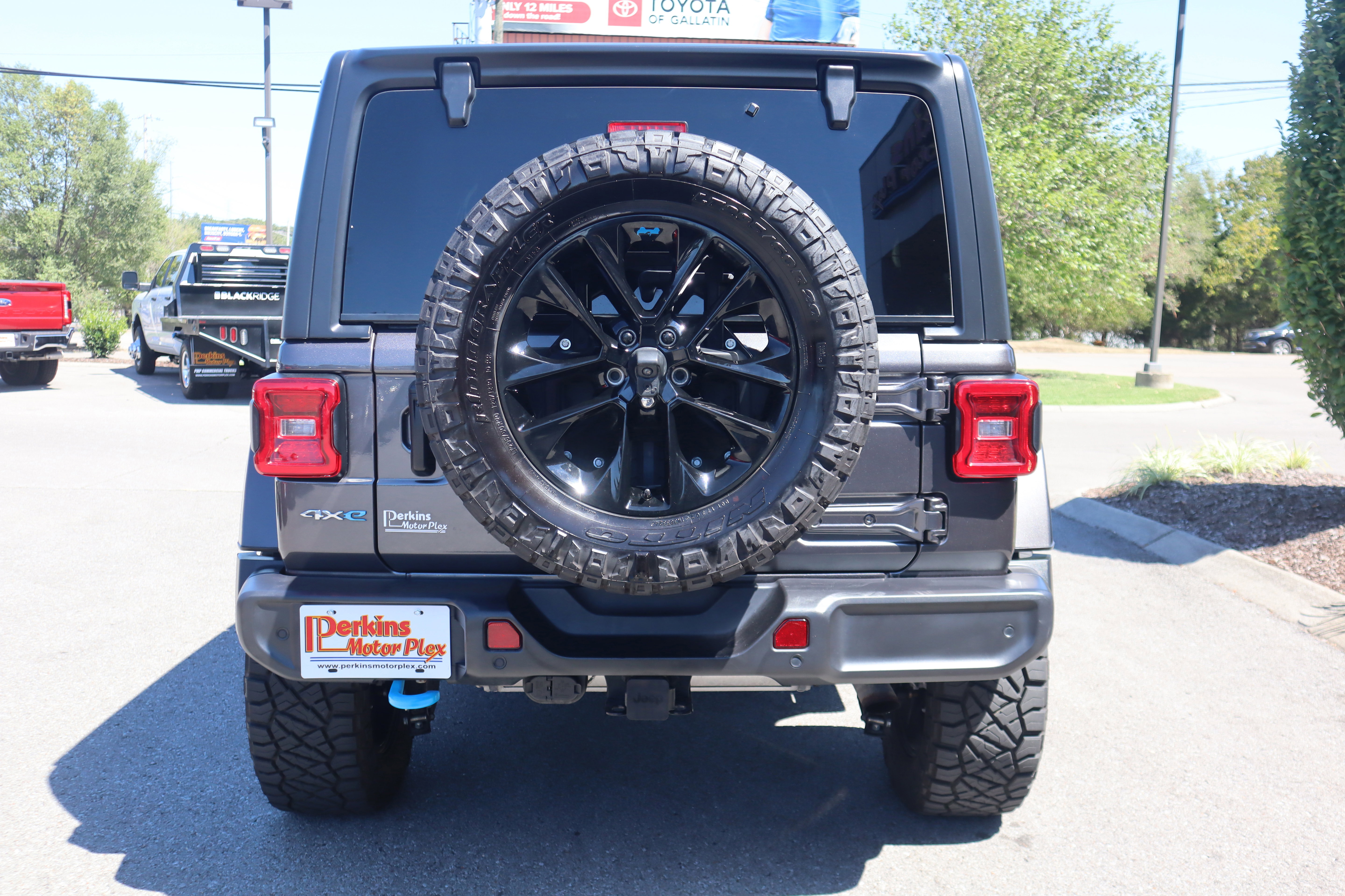 Used 2022 Jeep Wrangler Unlimited Sahara w/ Cold Weather Group image 7