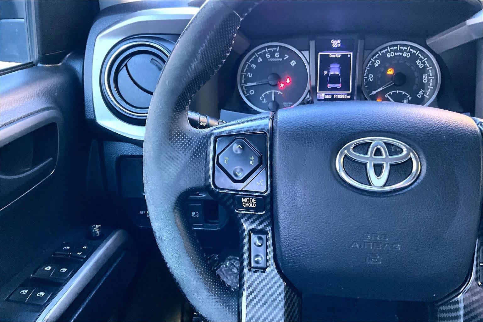 Used 2021 Toyota Camry XLE FWD image 23
