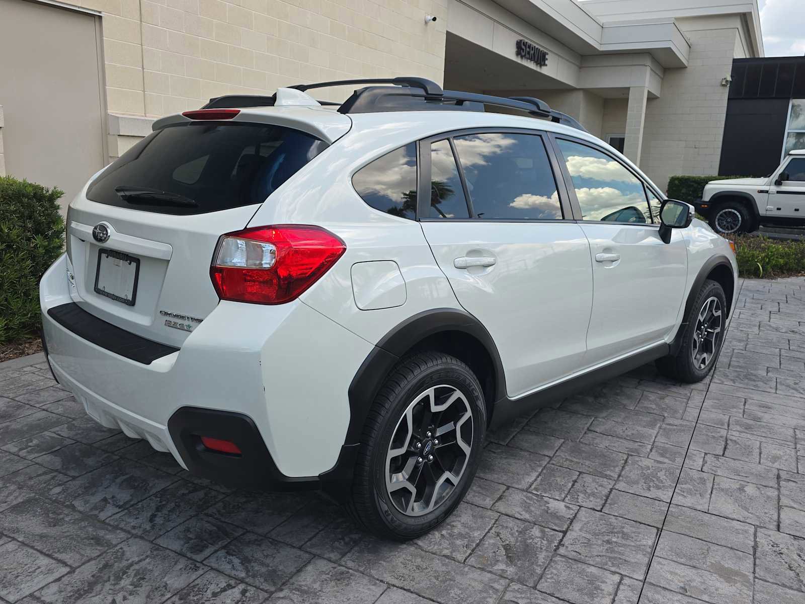 Used 2016 Subaru Crosstrek 2.0i Limited w/ Popular Package #2 AWD/4WD image 3